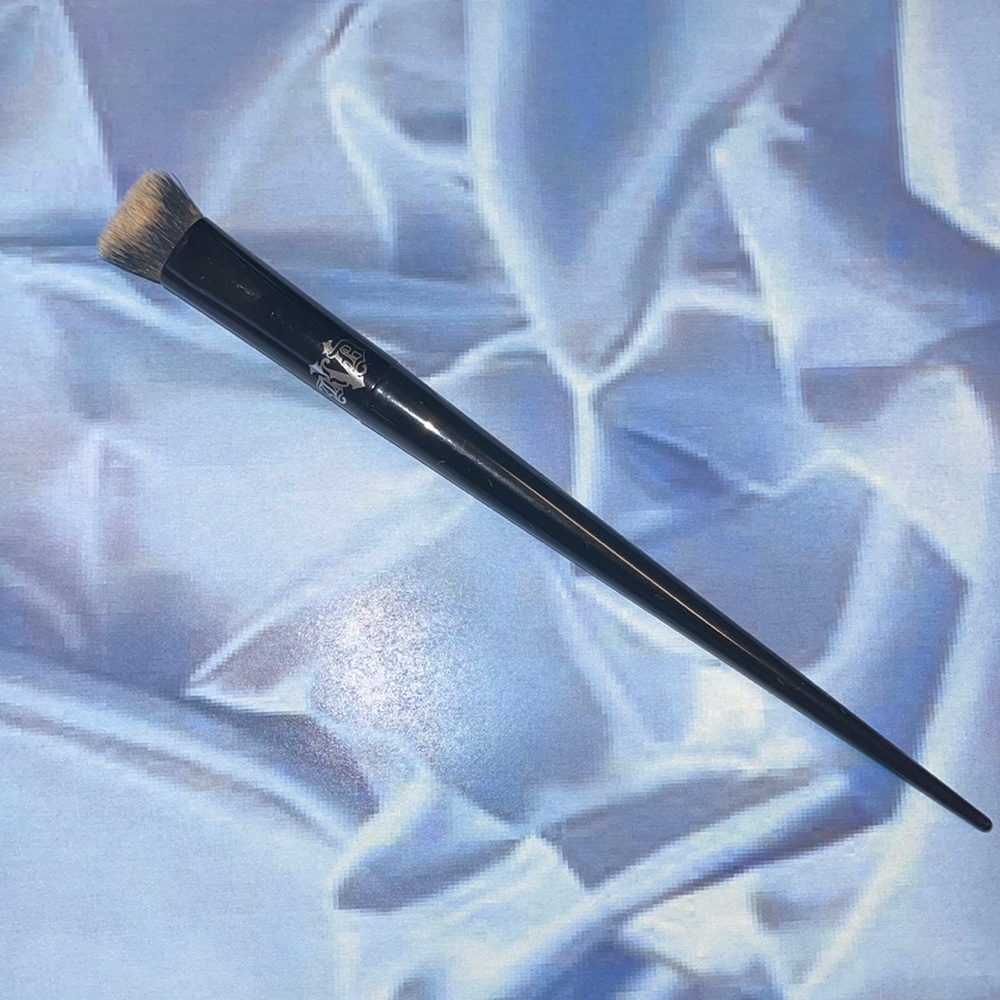 ✨KVD Lock-It Edge Concealer Brush